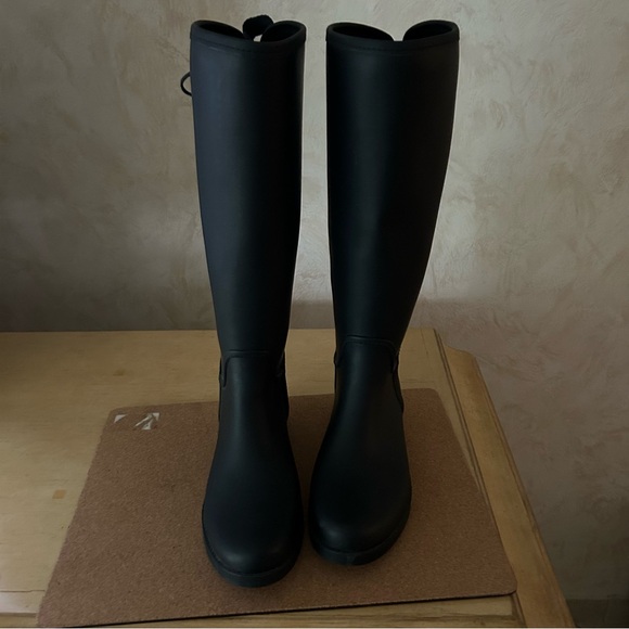 Coach black womens  fleece lined rubber rain boots size 8 with back ties - Picture 2 of 9